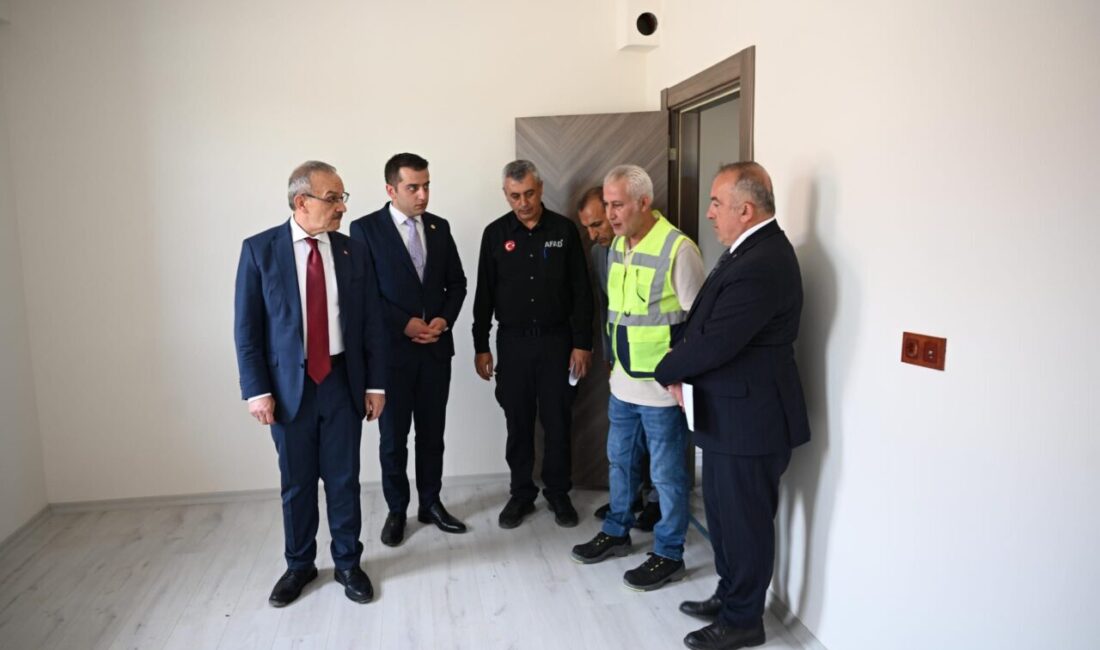 Malatya Valisi Seddar Yavuz, Yazıhan ilçesinde mahalle muhtarlarıyla bir araya