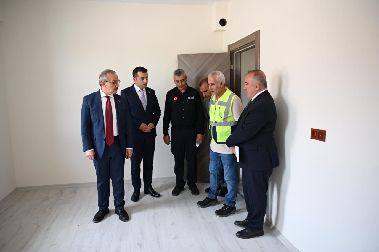 Malatya Valisi Seddar Yavuz, Yazıhan ilçesinde mahalle muhtarlarıyla bir araya