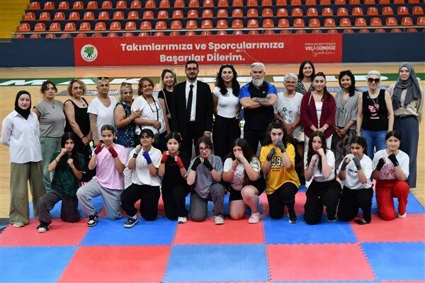 Mamak Belediyesi’nin ev sahipliğinde Hidayet Türkoğlu Spor Salonu’nda gerçekleşen panelde,