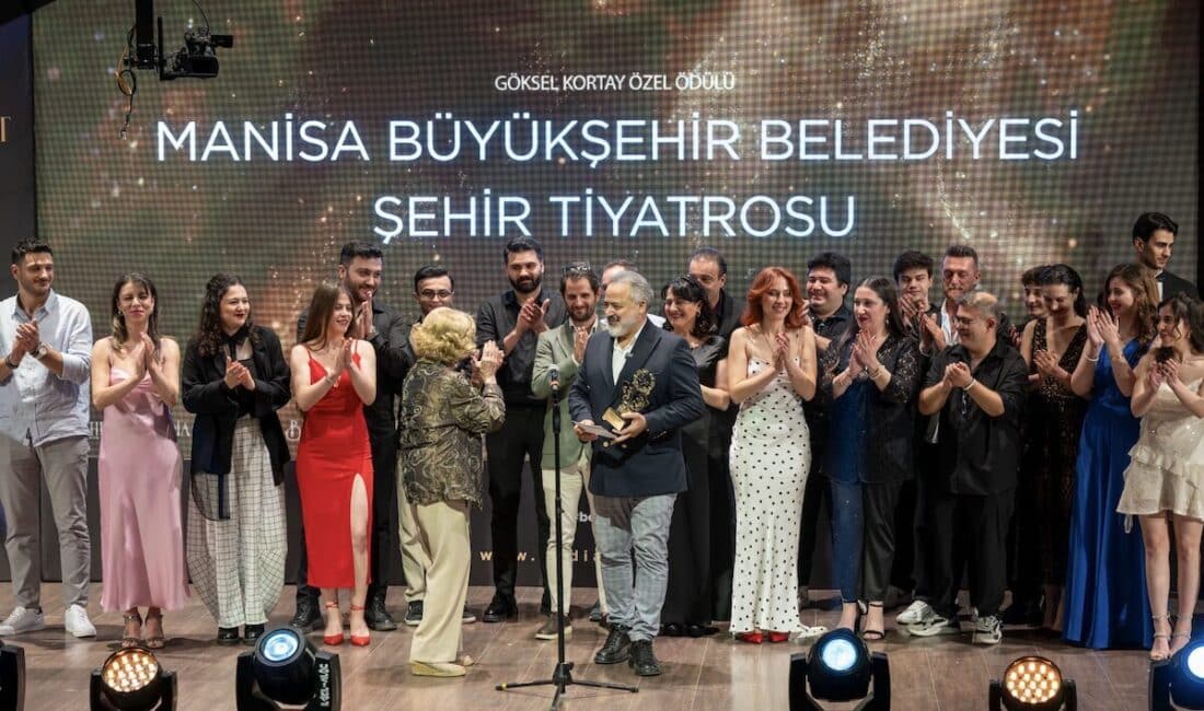 Manisa Büyükşehir Belediyesi Şehir Tiyatrosu, “Yılın En Başarılı Anadolu Tiyatrosu”