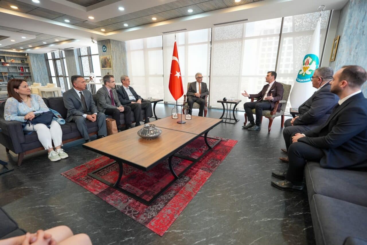 Manisa Büyükşehir Belediyesi ve Yaşar Üniversitesi arasında imzalanan iş birliği