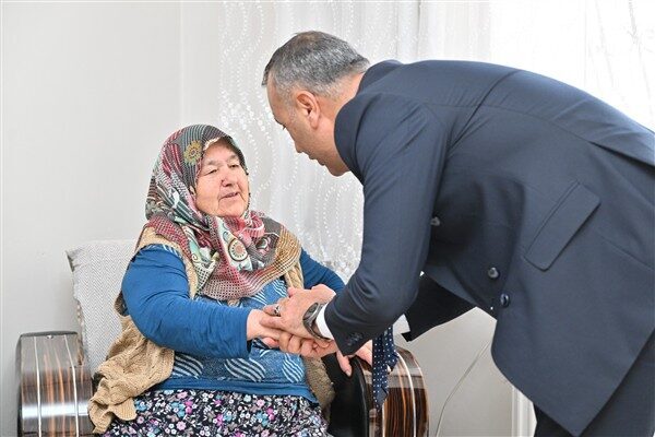 Manisa Büyükşehir Belediyesi, Anneler Günü'nde şehit annelerini unutmadı. Başkan Zeyrek'in