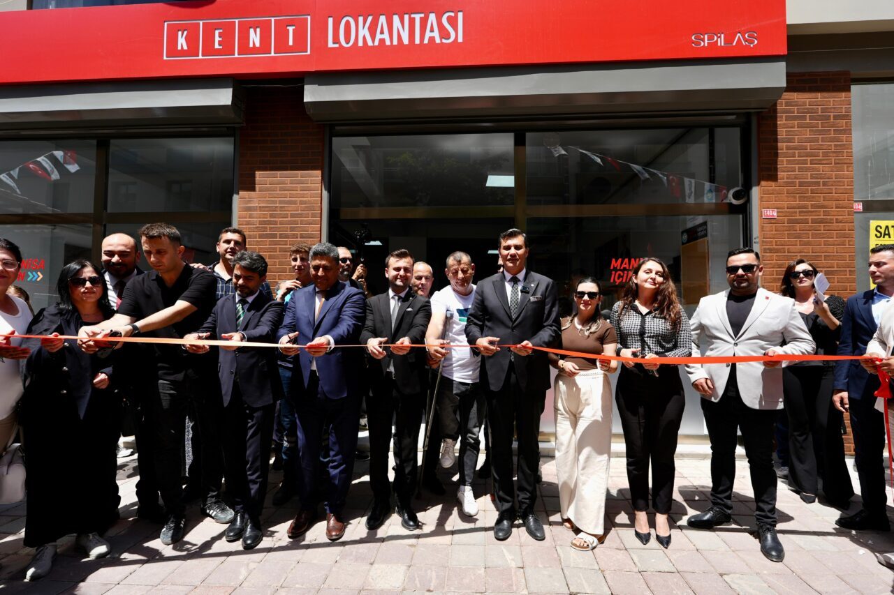 Vatandaşların yoğun katılımıyla yapılan açılış sonrasında Kent Lokantası Muradiye’de hizmet