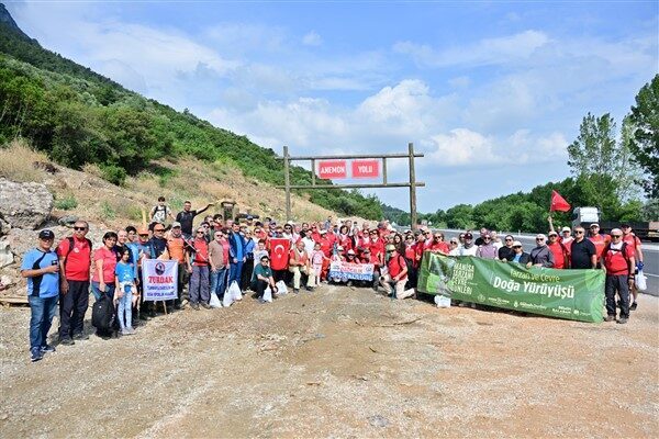 Akpınar Mesire Alanı’ndan başlayarak Anemon Dağ Yürüyüş Yolu boyunca devam