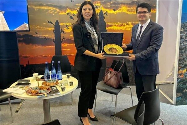Mardin Büyükşehir Belediyesi Genel Sekreteri Eroğlu’na fuar ziyaretinde Midyat Belediye