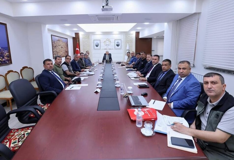 Mardin Valisi Tuncay Akkoyun’un başkanlığında gerçekleşen toplantıya, Vali Yardımcısı Osman