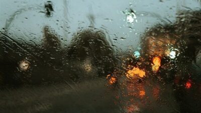 Meteoroloji'den yapılan açıklamaya göre bugün öğle saatlerinden itibaren Bursa, Yalova,