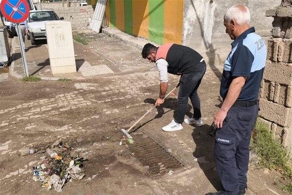 Mazıdağı Belediyesi Fen İşleri Müdürlüğü'ne bağlı temizlik ekipleri, yağışın ilk