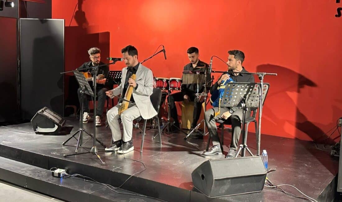 Karadeniz ezgilerinin sunulduğu MEM Sahne konserinde Furkan Ayaz, Taha Torun,