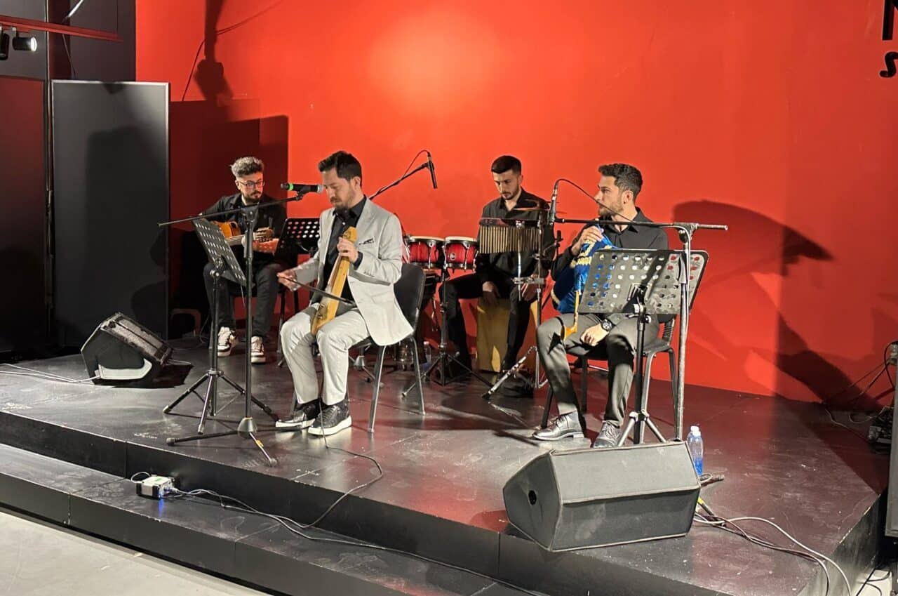 Karadeniz ezgilerinin sunulduğu MEM Sahne konserinde Furkan Ayaz, Taha Torun,