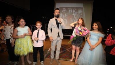 Menderes Belediye Başkanı İlkay Çiçek, Yeşilçam müzikal tiyatrosu prömiyeri sonrasında