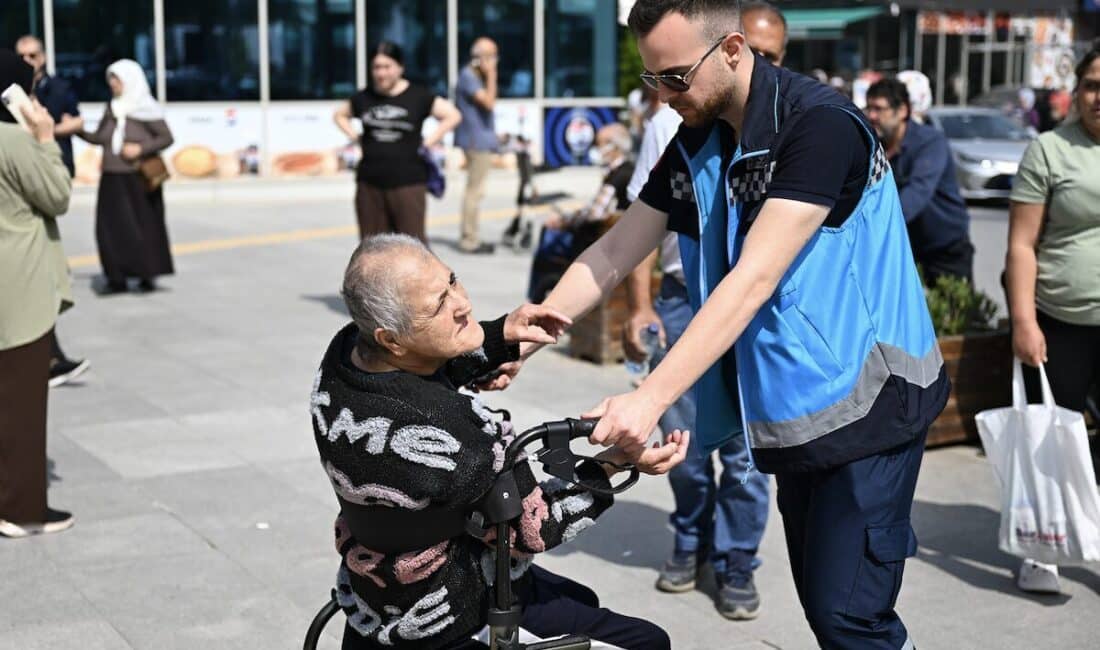Hizmet kapsamında hastalar, tedavi günlerinde evlerinden alınarak hastanelere ulaştırılıyor, tedavi