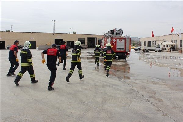 Ürgüp’te düzenlenen eğitime; Mersin Büyükşehir Belediyesi İtfaiyesi’nden Eğitim Amiri Selçuk