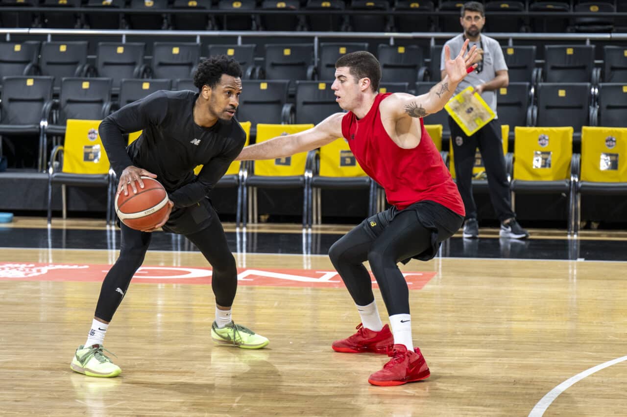 Mersin Basketbol Takımı'nın antrenörü Can Sevim, taraftarlardan destek istedi. Takımın