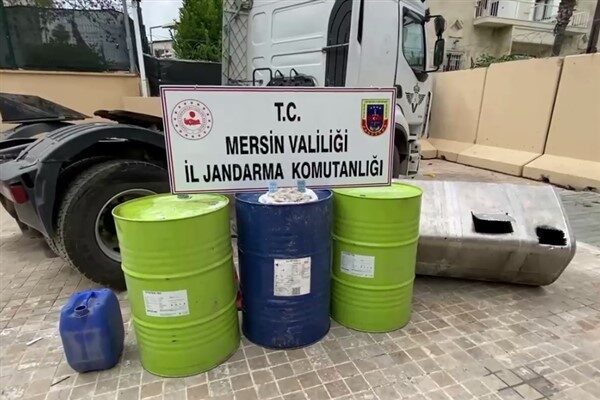 Mersin'de uyuşturucu operasyonunda büyük miktarlarda kokain ve metamfetamin ele geçirildi.