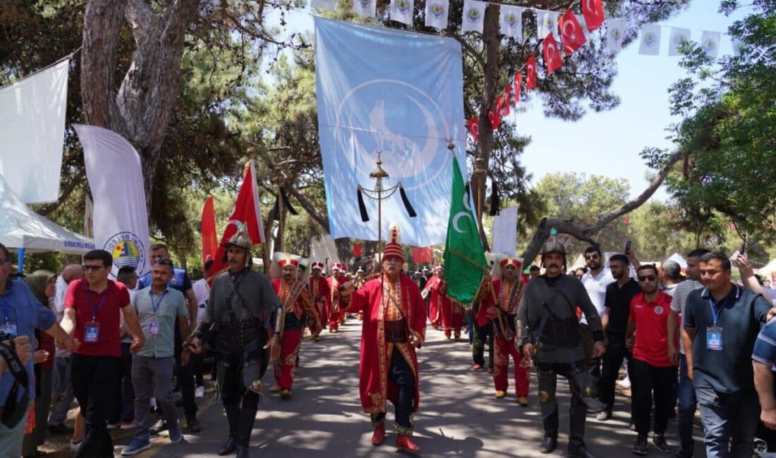 1978 yılında başlayan Türkmen Şöleni, mehteran takımının yürüyüşü ve gösterisi