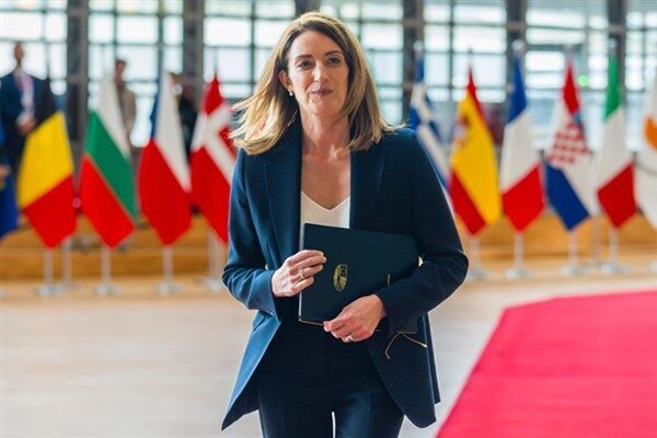 Avrupa Parlamentosu Başkanı Metsola, gazetecilere yönelik tehditlerin arttığını vurgulayarak, medya