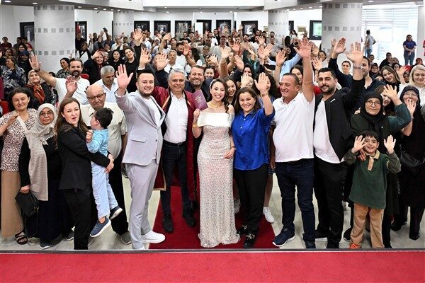 Muratpaşa Belediyesi nikah salonunda gerçekleşen törende Başkan Ümit Uysal, 6