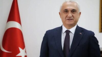 Vali Çakır, anneleri toplumun temeli olarak tanımlayarak, anneliğin merhamet ve