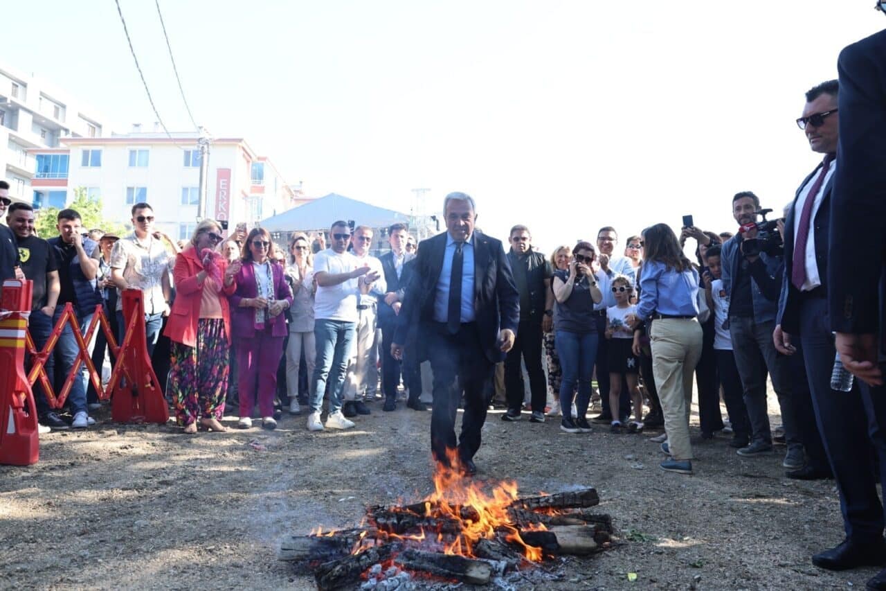Nilüfer Belediye Başkanı Şadi Özdemir ve diğer isimlerin katılımıyla gerçekleşen