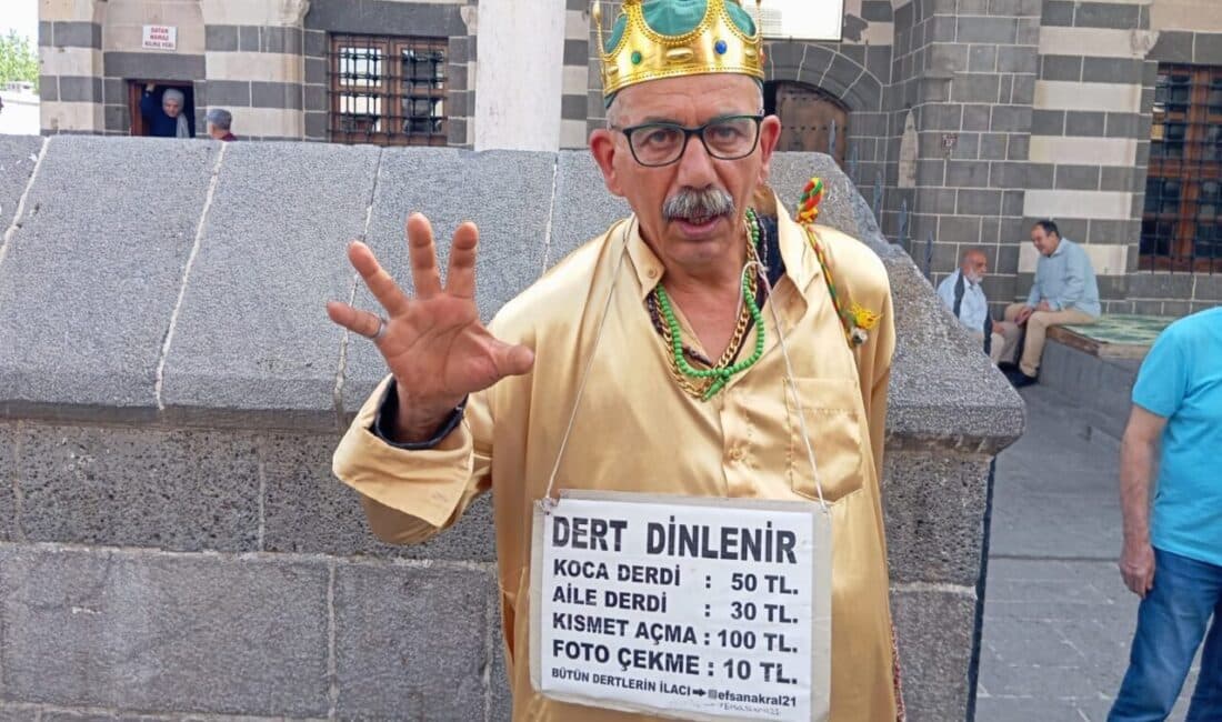 Nurettin Varlı, Diyarbakır’ın tarihi Sur ilçesinde “Dert Dinlenir” yazılı pankartıyla