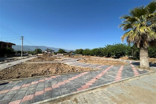 Kaymakçı Mahallesi'nde eski Bamya Pazarı alanına yeni bir park yapılarak