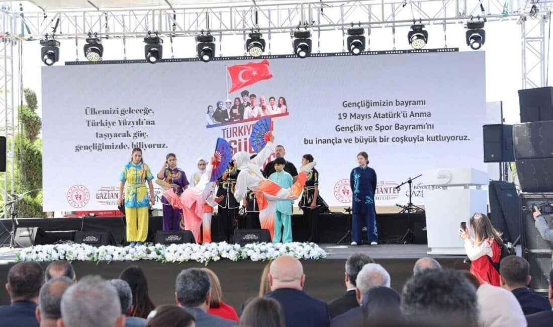 Gaziantep Büyükşehir Belediyesi’nin destekleriyle hazırlanan programda, Öğreten Adımlar Halk Oyunları