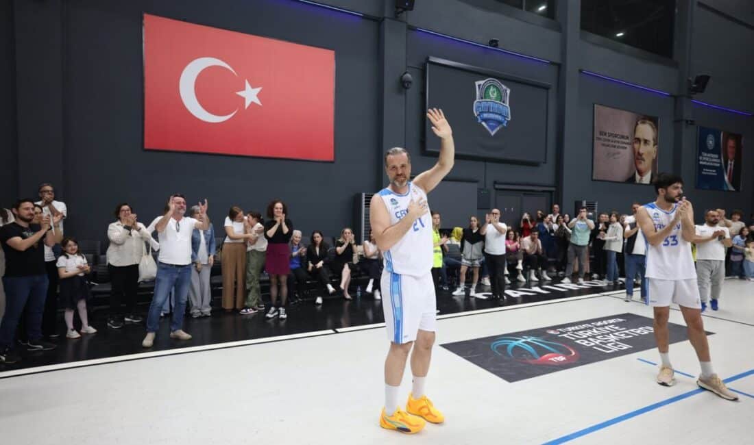 Türkiye Basketbol Ligi'nde yarı finale kadar yükselen Çayırova Belediyesi'nde forma