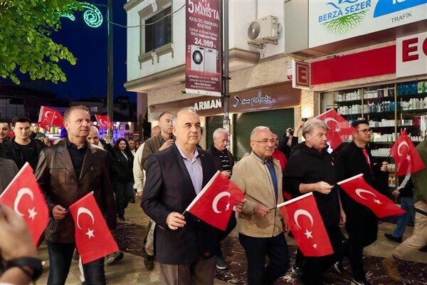 Köprübaşı Ceren Özdemir Meydanı’ndan başlayan ‘Gençlik Yürüyüşü’ne, Ordu Valisi Muammer