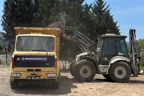 Belediye Fen İşleri Müdürlüğü ekipleri tarafından yürütülen temizlik çalışmalarının ardından