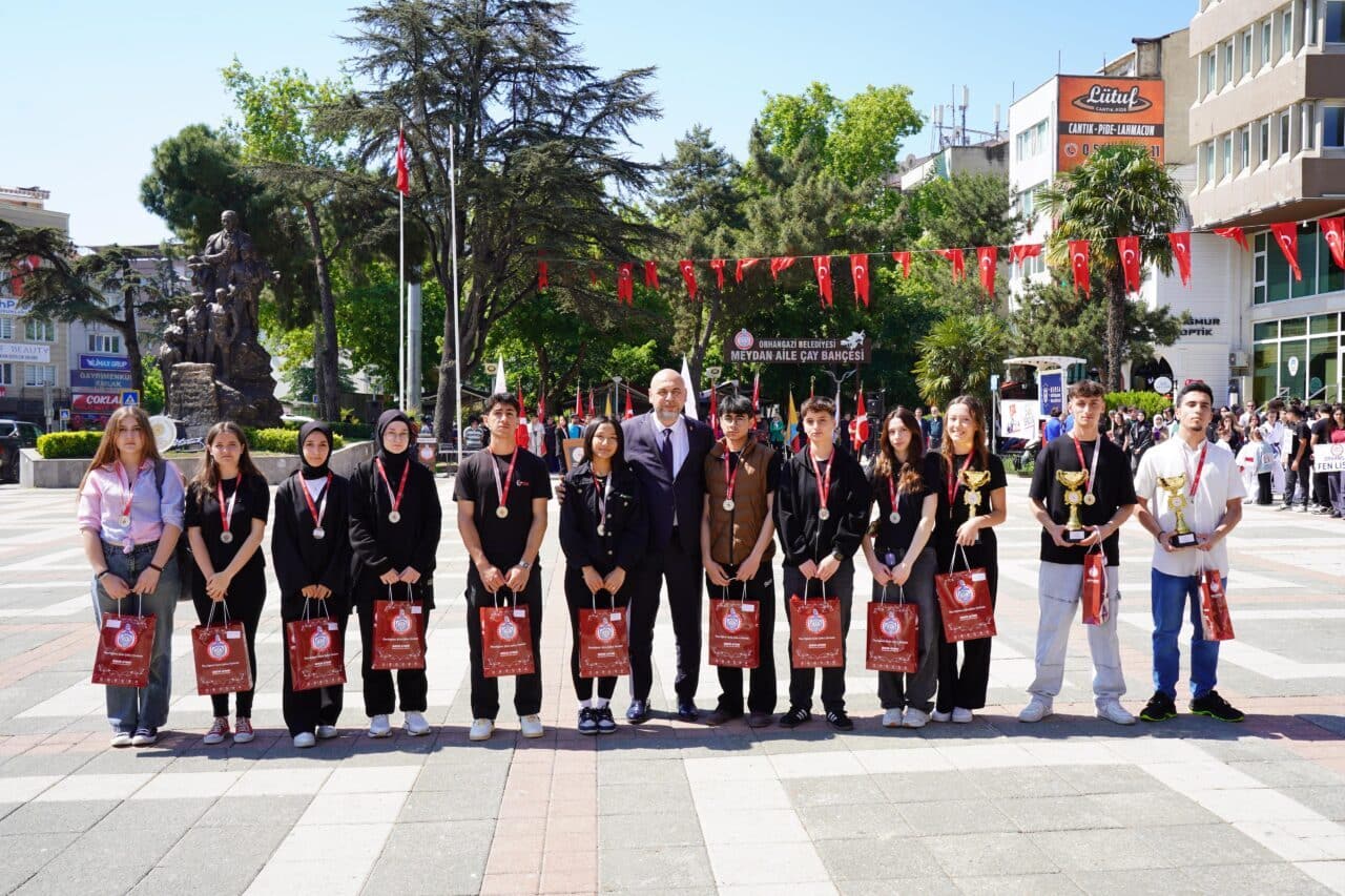 Sabah saatlerinde başlayan etkinlikler, gün boyunca süren programlarla devam etti.
