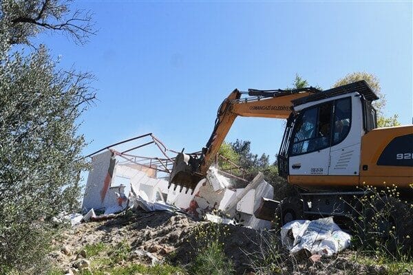 Osmangazi Belediyesi, Gündoğdu Mahallesi'nde imara aykırı inşa edilen bina ve
