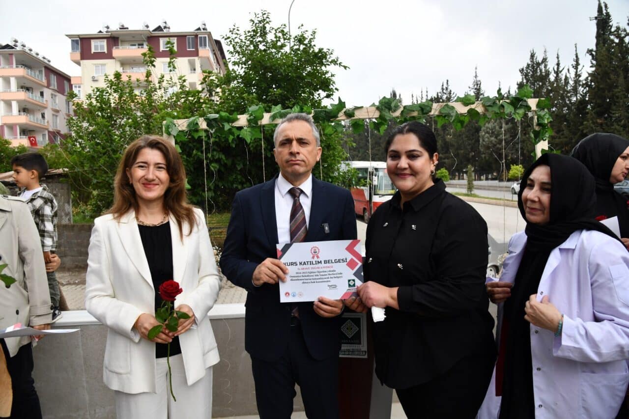 Osmaniye Belediyesi, Anneler Günü etkinlikleri kapsamında Aile Yaşam Merkezi'nde program
