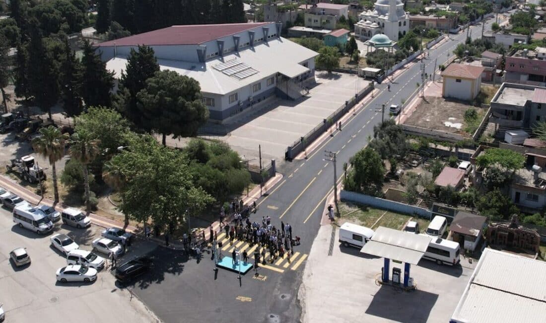 Osmaniye Belediye Başkanı İbrahim Çenet, yol açılışında açıklama yaptı.Çenet, “Osmaniye’mizi