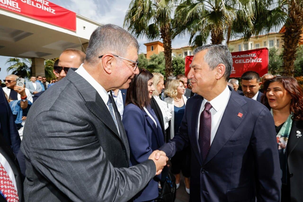 CHP tarafından Aydın Kuşadası’nda “Gözüm Arkada Kalmasın İstiyorum” sloganı ile