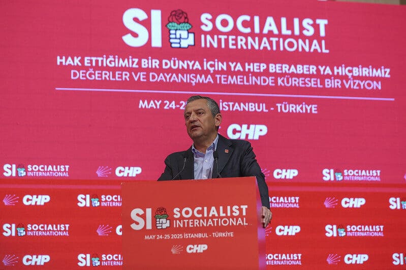 CHP Genel Başkanı Özgür Özel, İstanbul'da gerçekleştirilen Sosyalist Enternasyonal Konsey