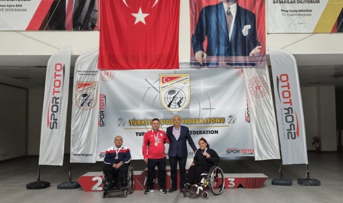 Mersin'de gerçekleşen şampiyonada Erhan Coşkuner altın ve gümüş madalya kazanarak