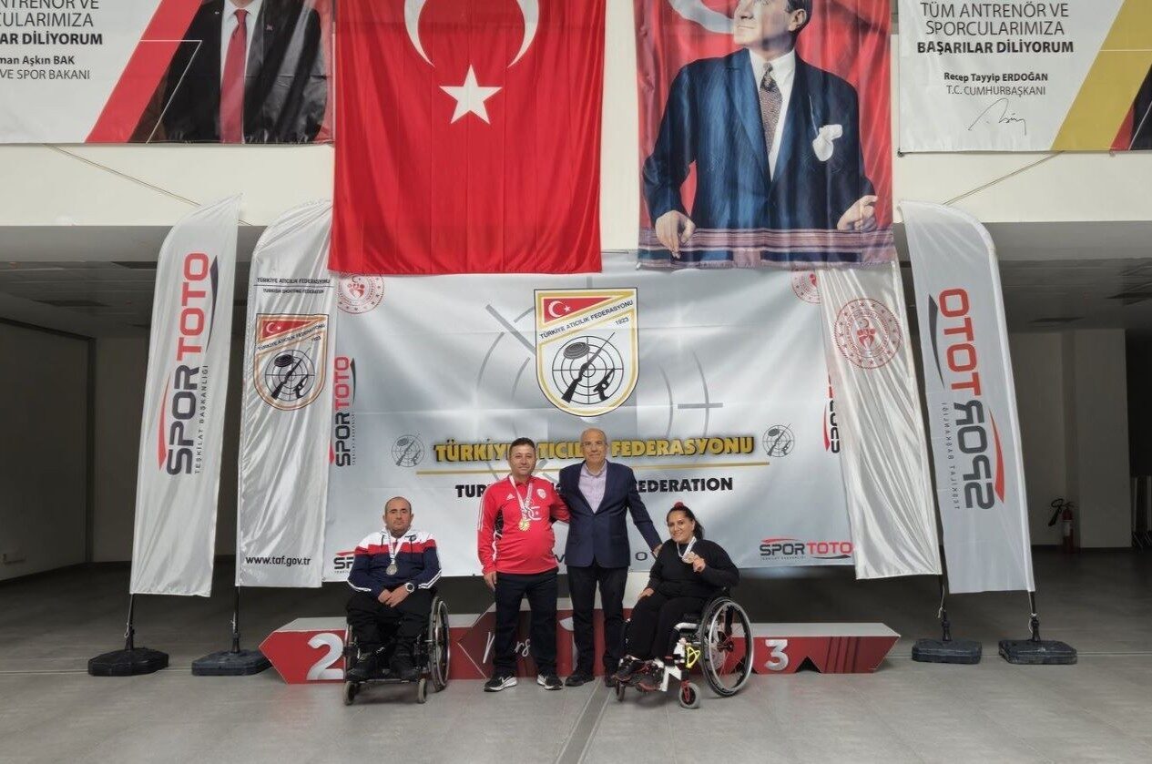 Mersin'de gerçekleşen şampiyonada Erhan Coşkuner altın ve gümüş madalya kazanarak