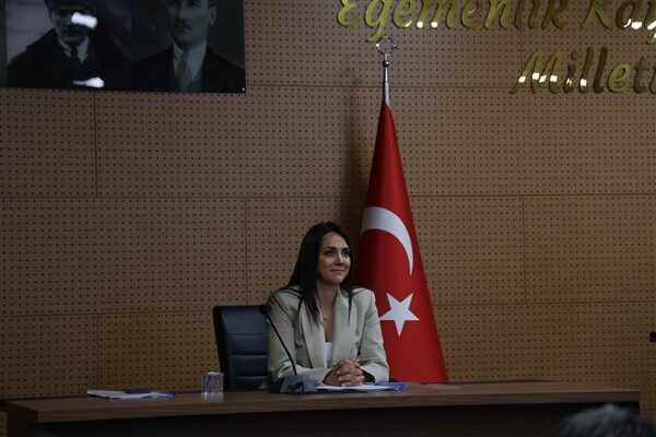 Marmaris Belediye Meclisi'nde Pelin Yaylalı Pala'nın Başkan Yardımcısı olarak atanması