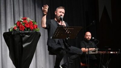 Isparta Belediyesi'nin düzenlediği kültürel etkinlikte radyocu ve şair Talha Bora