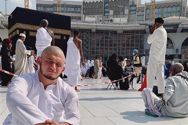 Hacılardan biri olan Saimya Kutuzova, "Müslümanların görevlerinden biri olan hac
