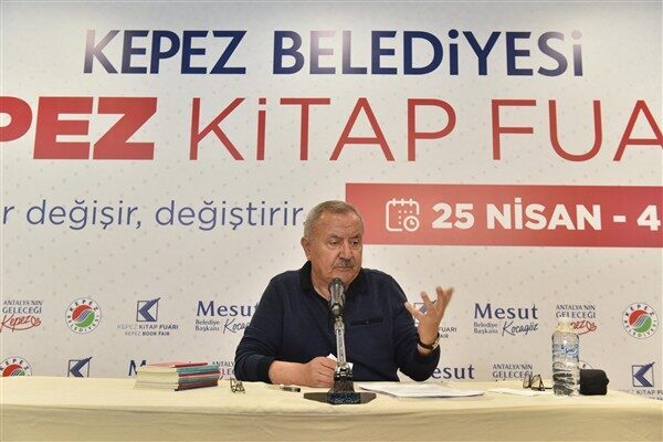 Şair Şükrü Erbaş, Kepez Kitap Fuarı'nda "Ben Annemin Hecesiyim" konulu