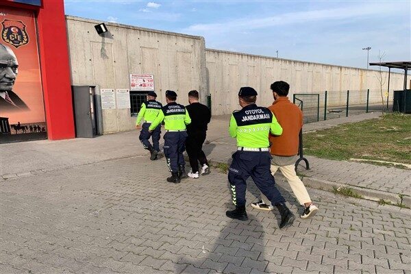 Sakarya İl Jandarma Komutanlığı, İstanbul'dan Sakarya'ya uyuşturucu sevkiyatı yapılacağı ihbarı