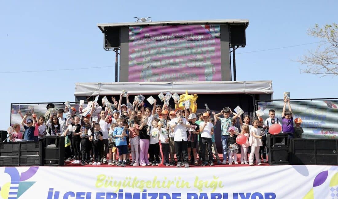 Alaçam ve Yakakent’teki çocuk şenliklerinde minikler, illüzyon ve kukla gösterileri,