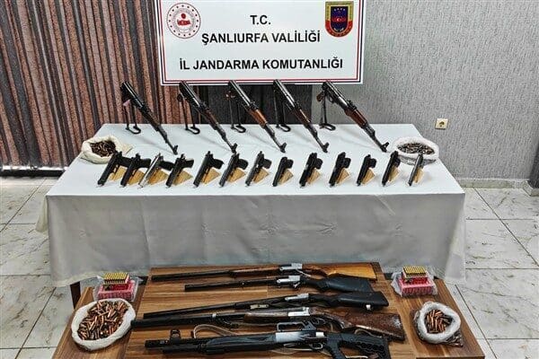 Şanlıurfa'da yapılan eş zamanlı operasyonda çok sayıda silah ve mühimmat