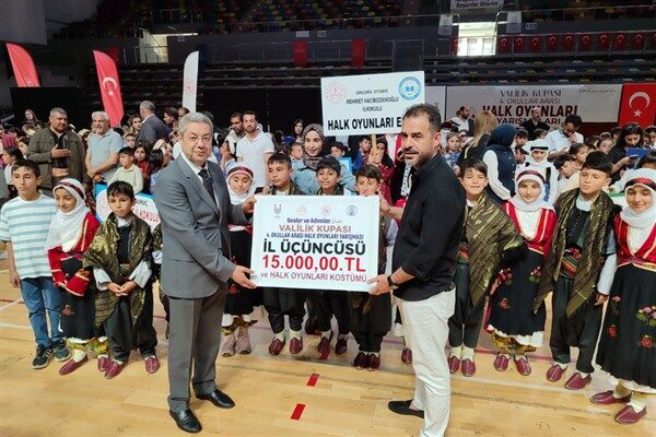 Şanlıurfa'da düzenlenen Valilik Kupası Halk Oyunları Yarışması'na ilgi büyük. 3