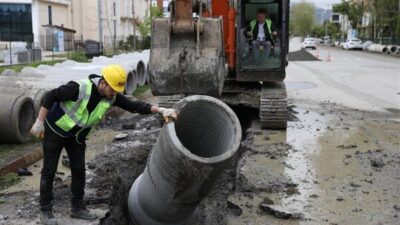 SASKİ, Geyikkoşan Caddesi'nde içme suyu hatları döşüyor. Yoğunpelit Mahallesi'nde 5