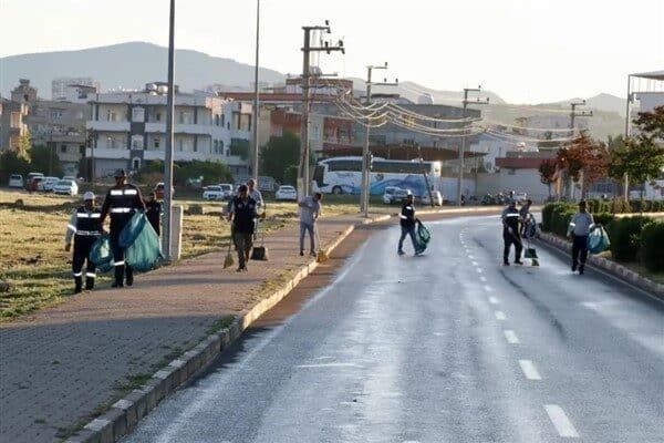 Belediyeden yapılan açıklamada, çalışmaların halkın refahı ve esenliği için Cuma
