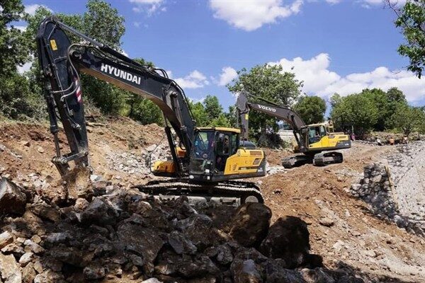 Belediyeden yapılan açıklamada, altyapı ve ulaşım projeleri çerçevesinde sürdürülen çalışmaların