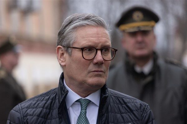 İngiltere Başbakanı Keir Starmer, aile hekimi kliniklerine yatırım yaparak bu